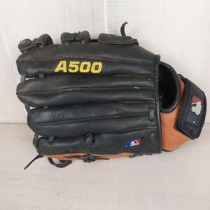 Wilson A500 Advantage 11"Baseball RHT Glove EZ-Snap Black And Tan Broken In